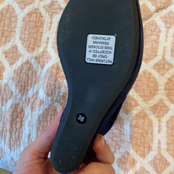 Theysken’s Theory Velvet Wedges - Picture 2 of 5